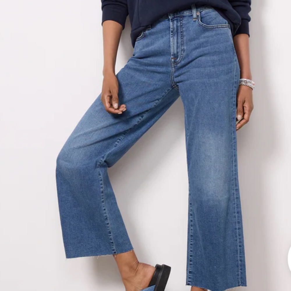 7 For All Mankind cropped Alexa with raw hem size 29
